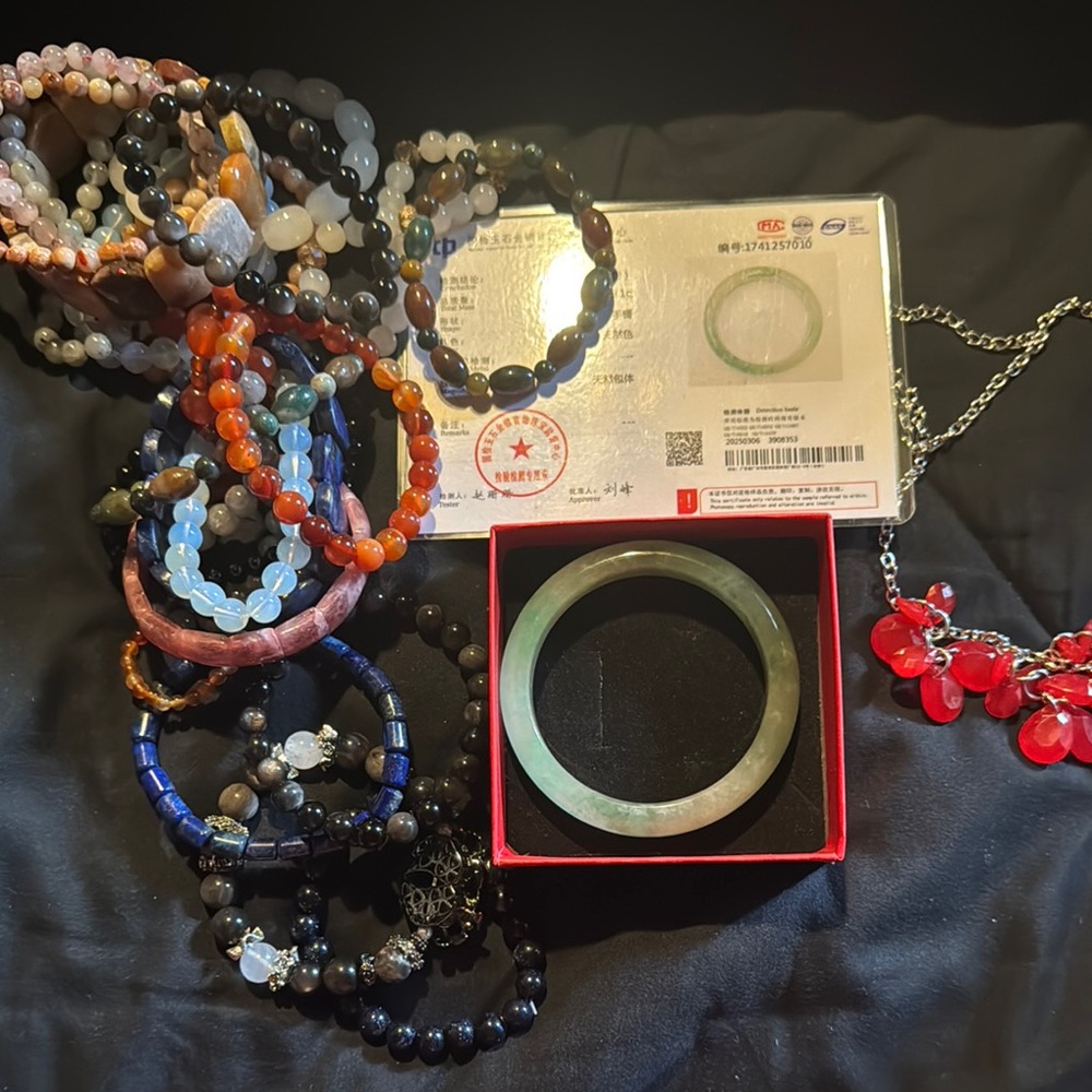 Elegant Jade Bangle Bracelet